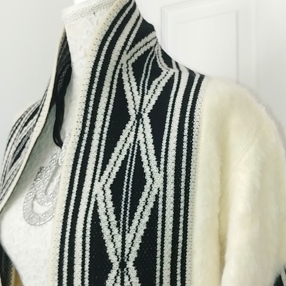 Cream & black geometric cardigan, Minkas NWT - Picture 7 of 12